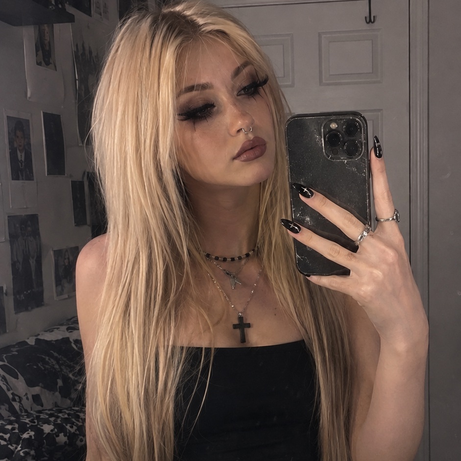 Bella Maxwell