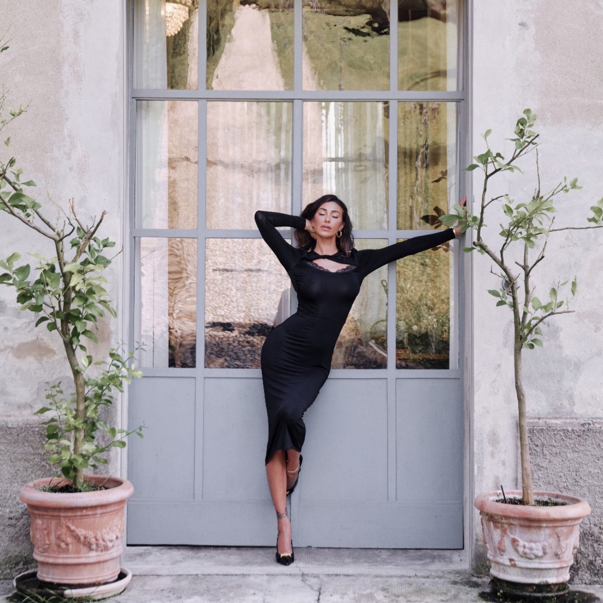 FW26/27 nasce dall’incontro tra carattere e leggerezza, tra dettagli ricercati e una femminilità che non ha bisogno di essere definita.

Una collezione pensata per essere interpretata, vissuta e resa tua
#mardemargaritas #fw26