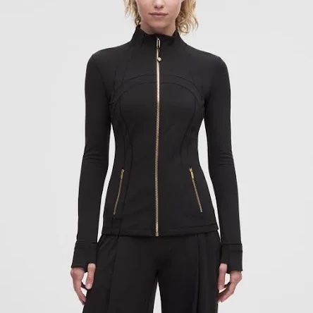 obsessed with a good zip-
up moment. who's coming on a late-night boba run?