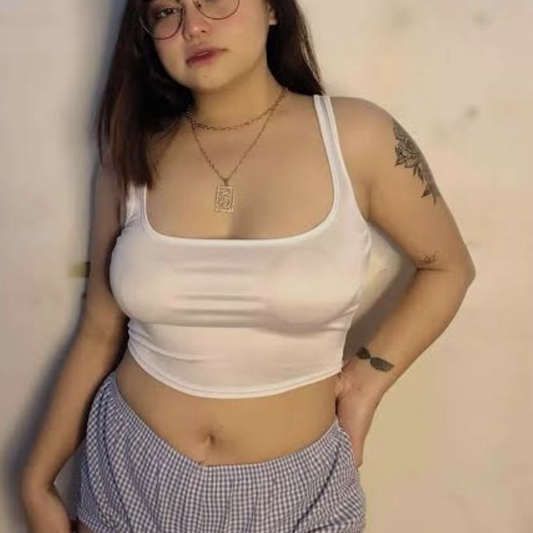 waiting for my king to claim his slut 🥵