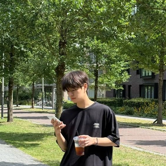 my seungbin always looking so handsome even when he's just chilling with his drink 🥺💖
