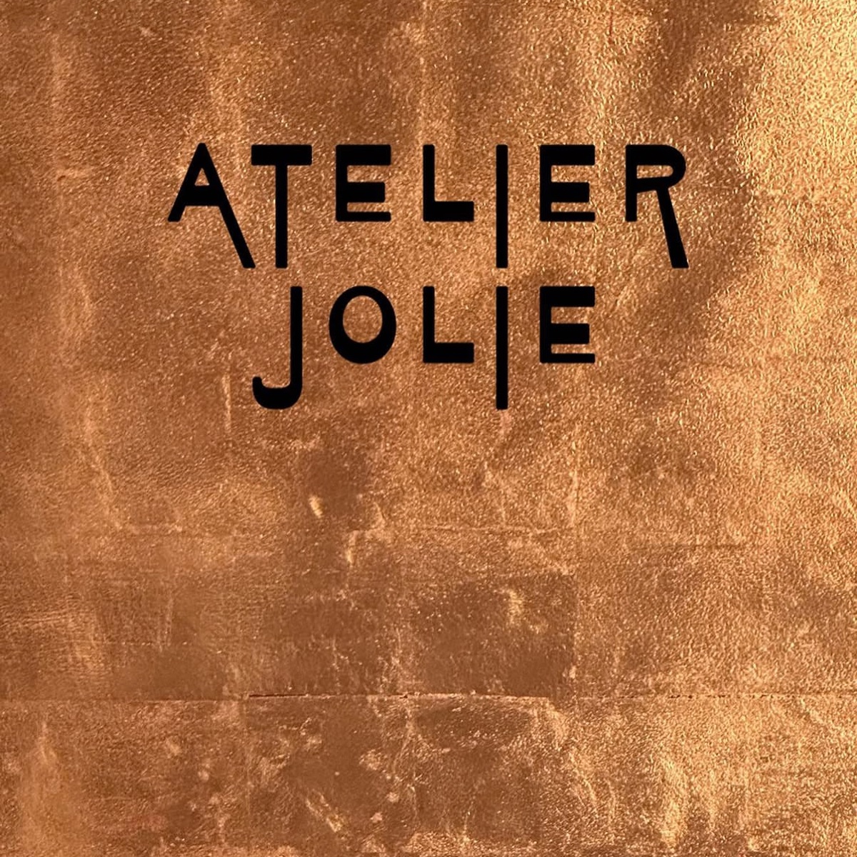 algo nuevo está floreciendo. con amor, atelier jolie.