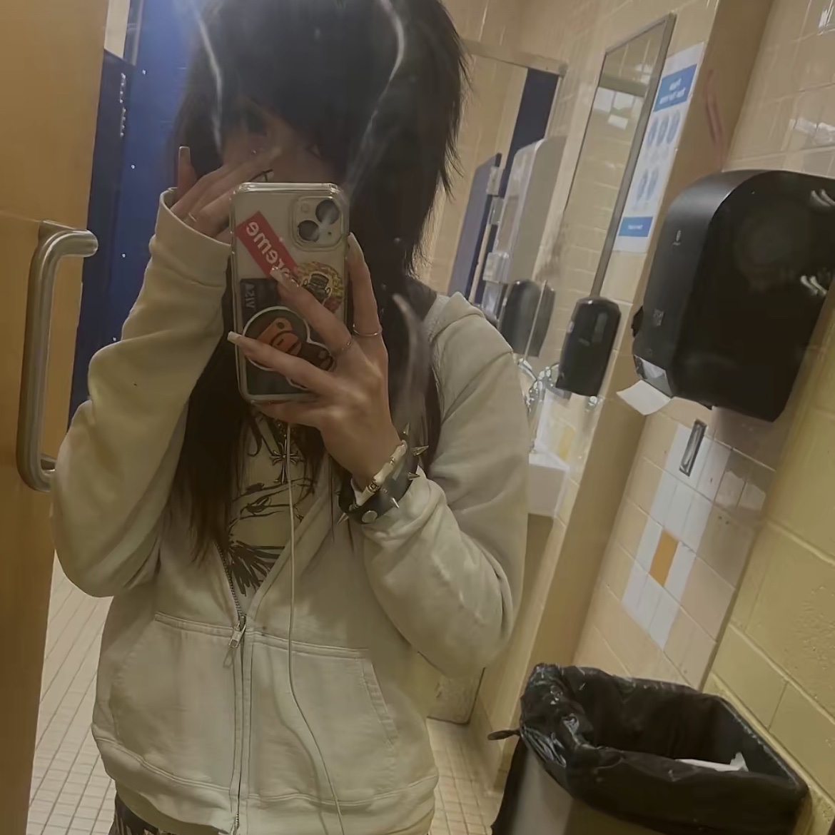 bathroom breaks are for photo ops, duh.
