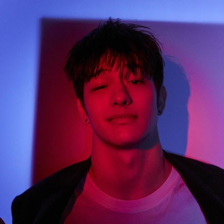 lost in the neon glow, thinking bout you.