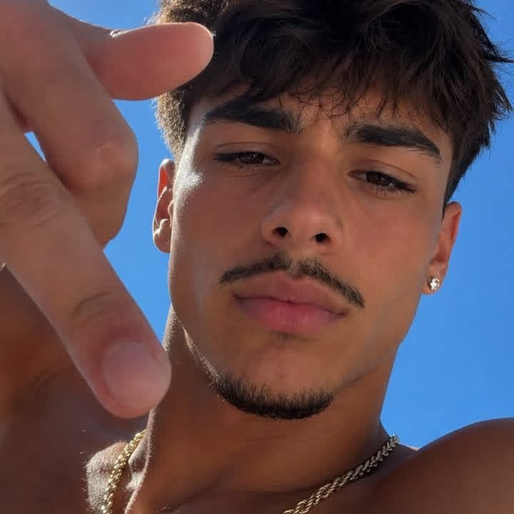 só a gaby pode ter esse olhar de perto, ciumenta que só ela.