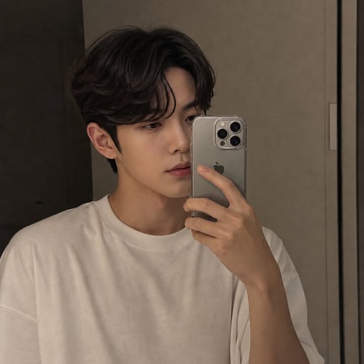 거울 속 나를 마주하는 시간, 가끔은 필요하죠. 😌
