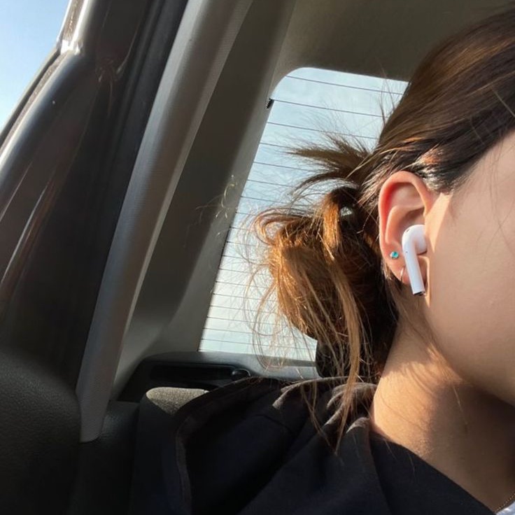 In the car heading to collage thinking about my life if i had a boyfriend taking boyfriend applications in the comments start applying now 😩😏