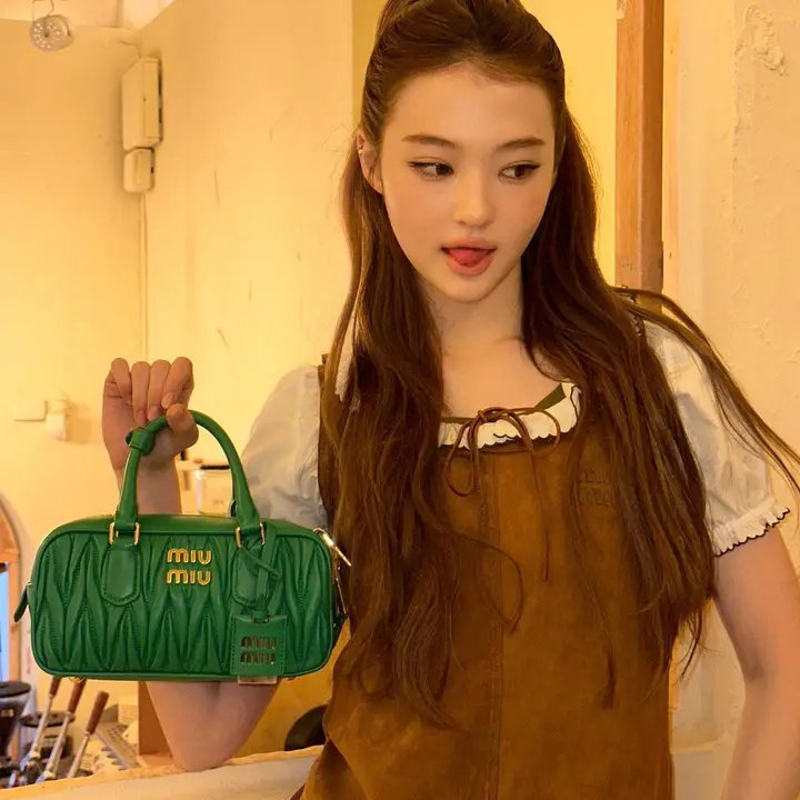this bag is giving me major main character energy, what do you think? ✨