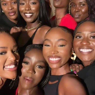 my girls & me, doing what we do best 💋 making memories, being beautiful ✨ ,love them all!