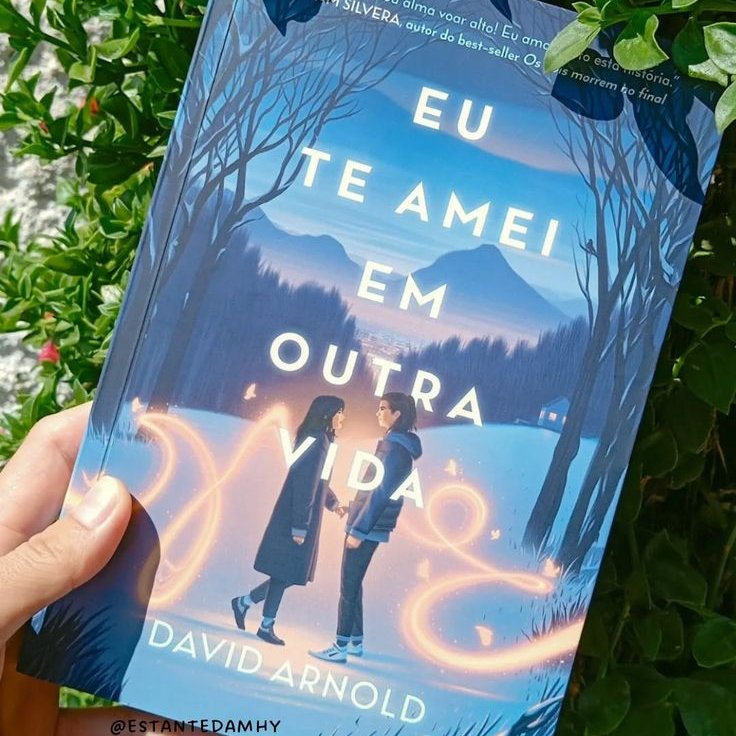 lendo meu livro favorito